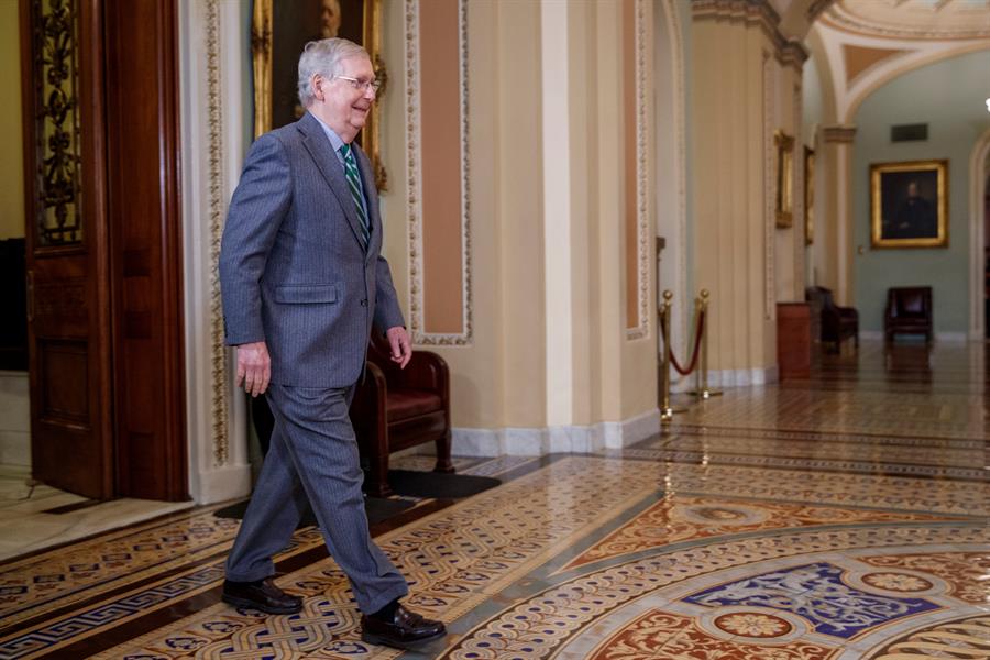 Líder republicano del Senado EEUU propone juicio político comprimido a Trump