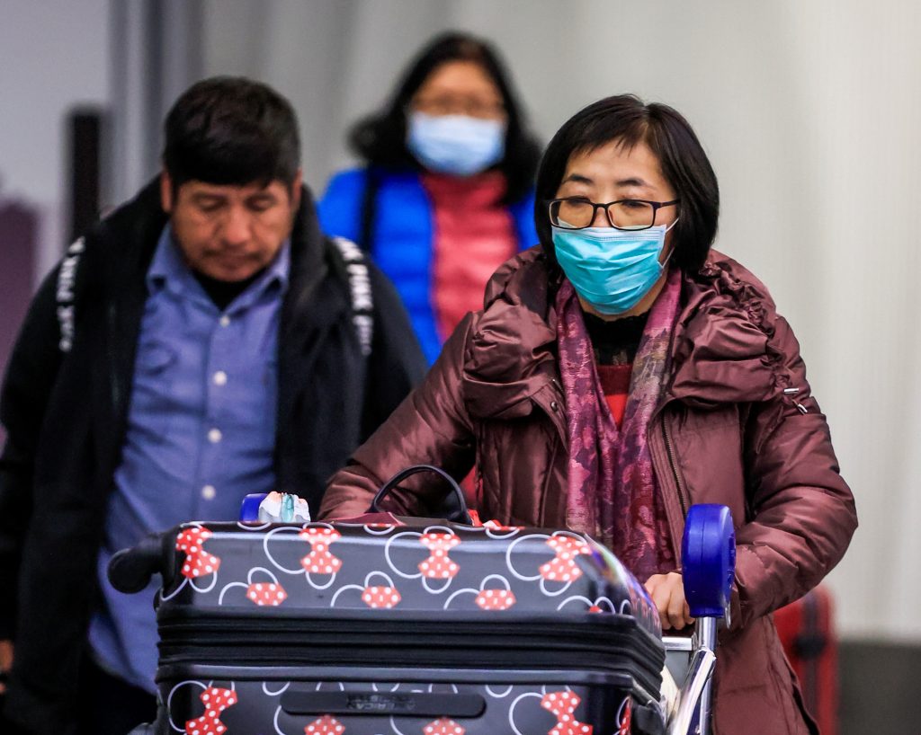 110 personas bajo vigilancia por posible coronavirus en EEUU