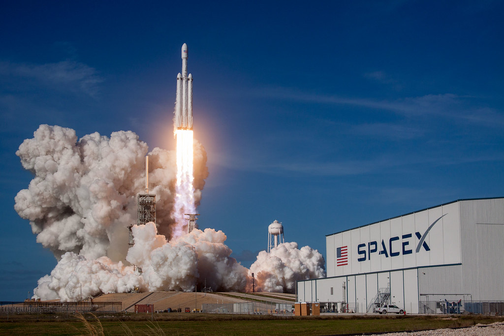 SpaceX destruye un cohete antes de enviar su Crew Dragon con humanos
