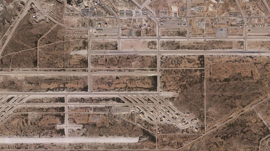 Imágenes por satélite muestran daños a hangares en base atacada por Irán