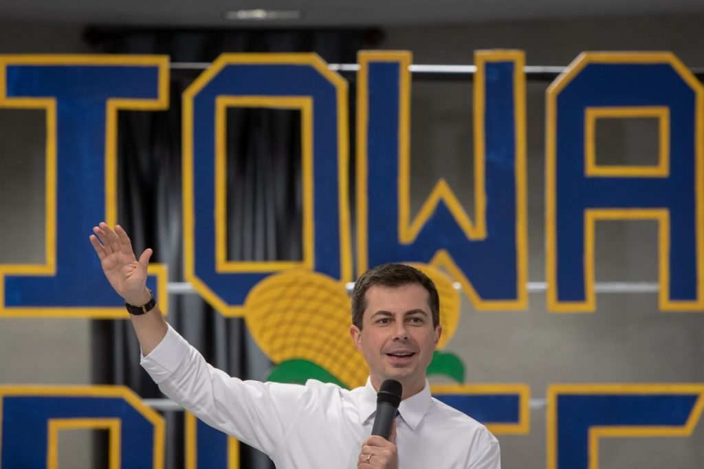 El juicio político a Trump complica la batalla por Iowa