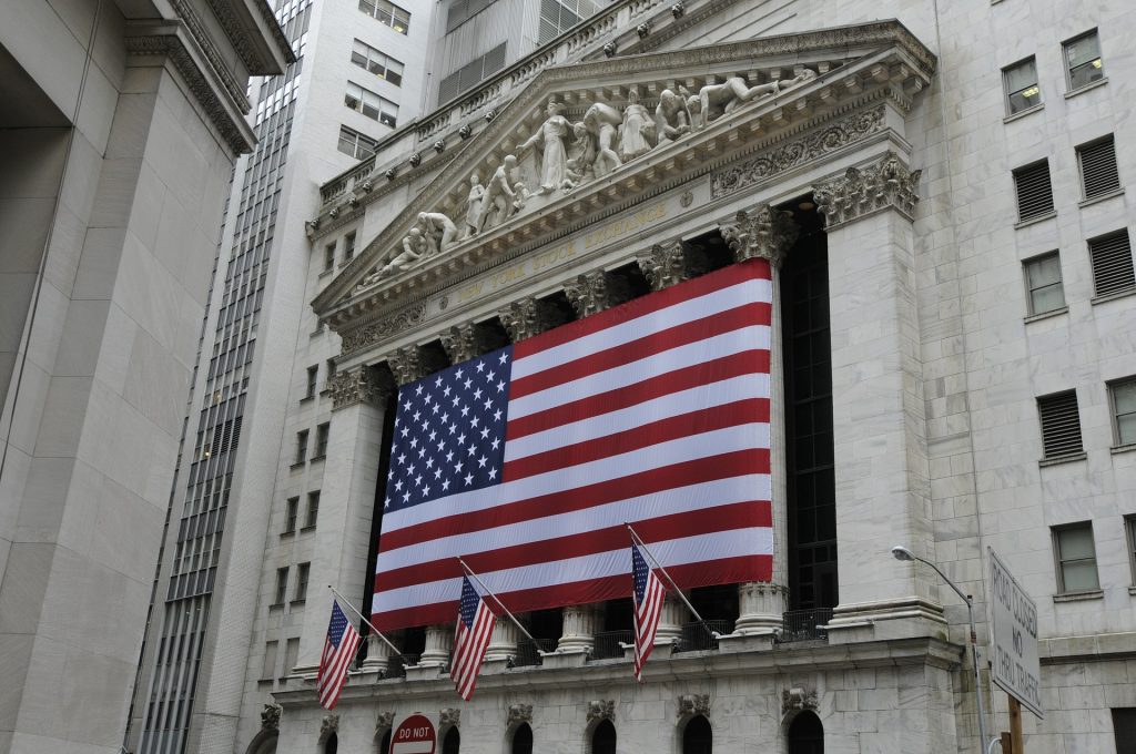 Wall Street con ganancias moderadas y Dow suma más de 450 puntos