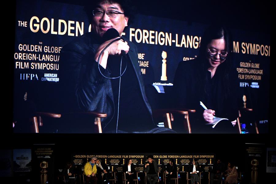 Globos de Oro: Pedro Almodóvar vs Bong Joon-ho