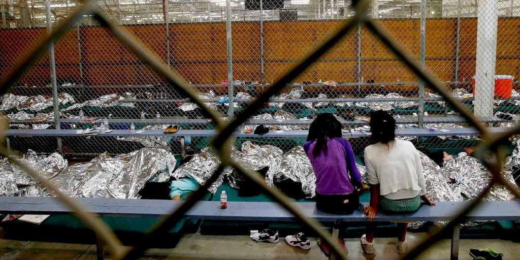EEUU: Juez ordena libertad para menores migrantes por pandemia