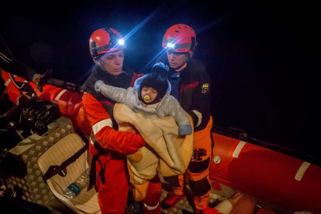 301 migrantes esperan puerto en el Mediterráneo