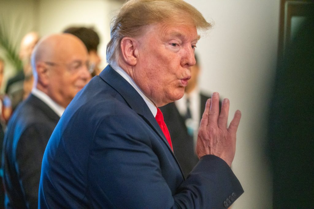 Trump defiende su resistencia al impeachment