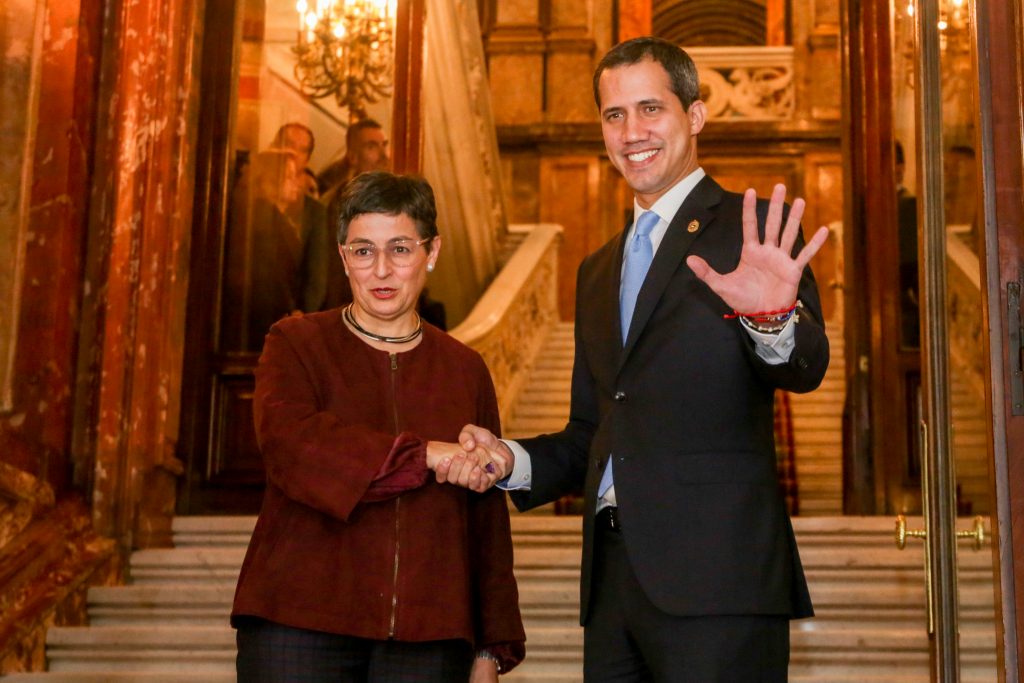 Guaidó se reúne con la ministra de Exteriores de España