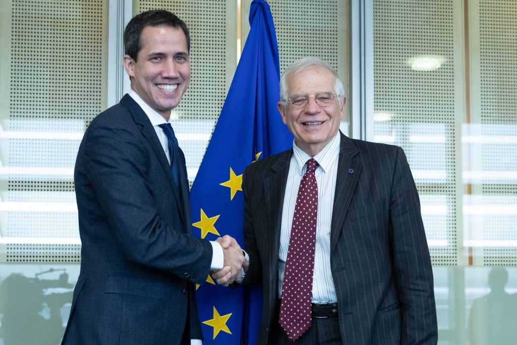 Borrell y Guaidó piden "enfoque común" para un proceso político en Venezuela