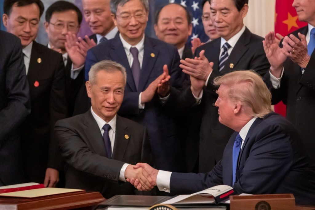 EEUU y China sellan "trascendental" primera fase del acuerdo comercial