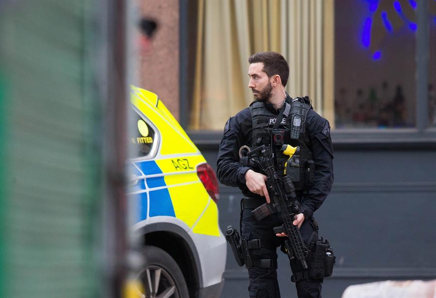 Varios acuchillados y un muerto en incidente "terrorista" en Londres