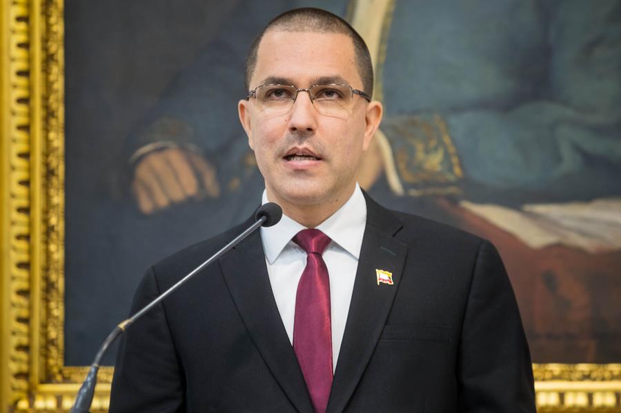 Régimen venezolano ve "delirante" que Trump augure fin de "tiranía" Maduro