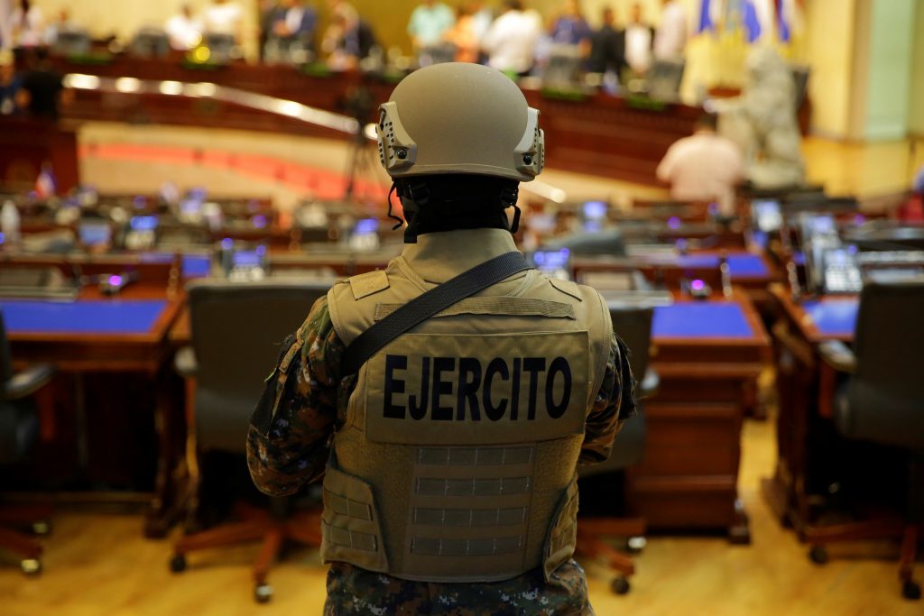 Fiscalía de El Salvador investiga irrupción en el Congreso