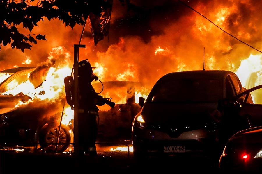 Saqueos, incendios y ataque a edificio oficial en protestas en Viña del Mar