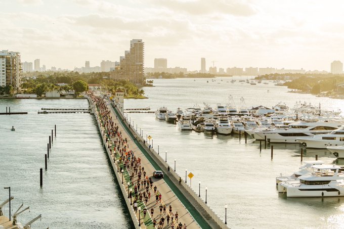 Peruana y tanzano ganan el maratón de Miami