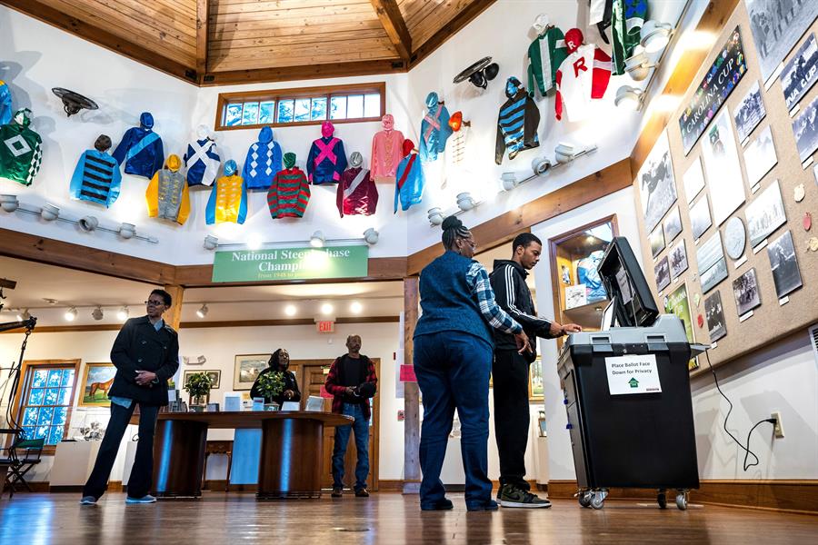 Demócratas fomentan la votación por correo en Florida
