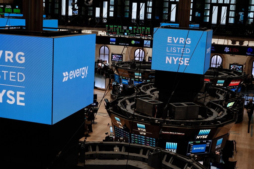 Wall Street abre con caída de más de 500 puntos en el Dow Jones