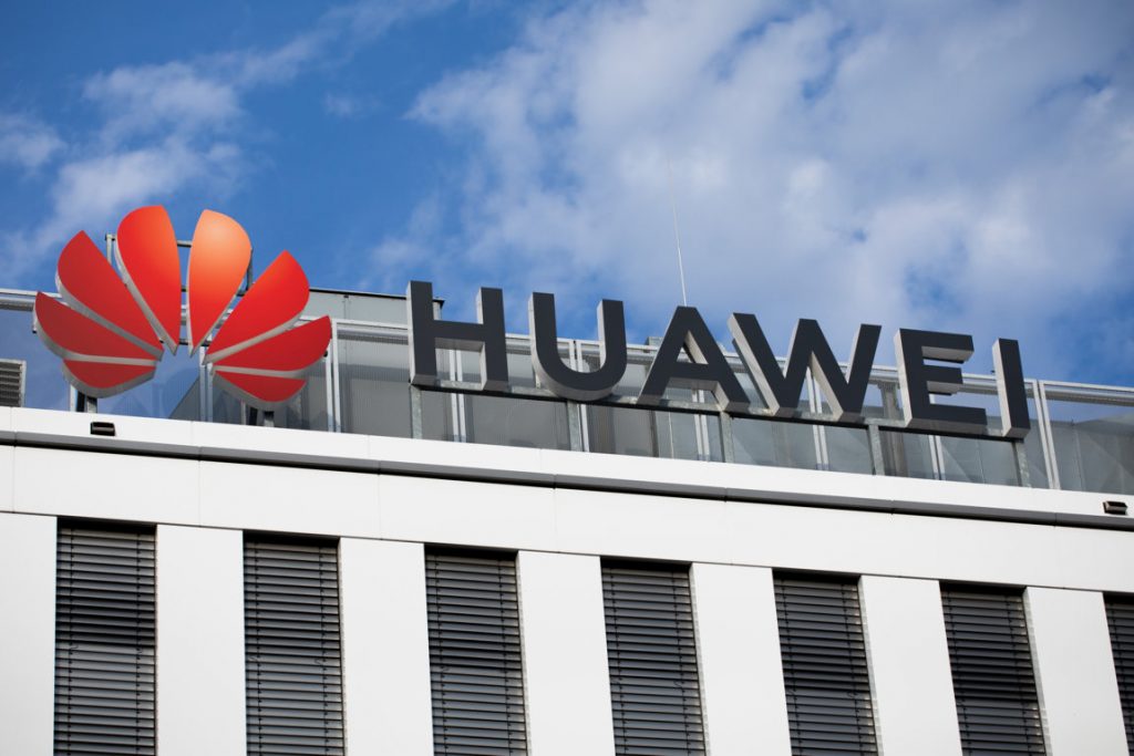 Liu (Huawei): EEUU trata de matarnos para mantener su posición dominante