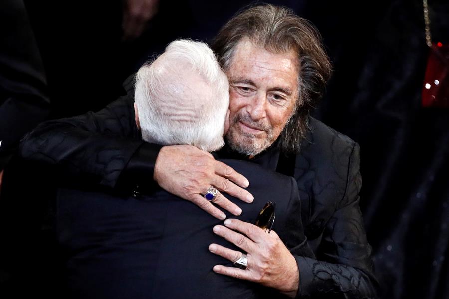 Actriz Meital Dohan rompe su noviazgo con Al Pacino por viejo