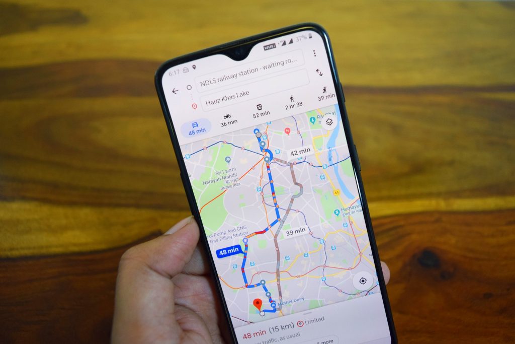 Engañan a Google Maps con falso atasco usando 99 móviles