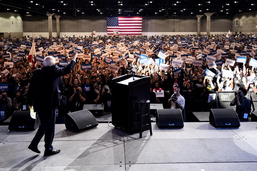 Sanders congregó a 25.000 jóvenes en Los Ángeles