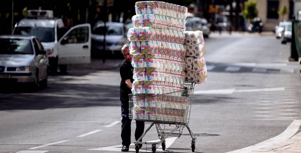 ¿Pánico? Mujer compra decenas de papel higiénico en EEUU