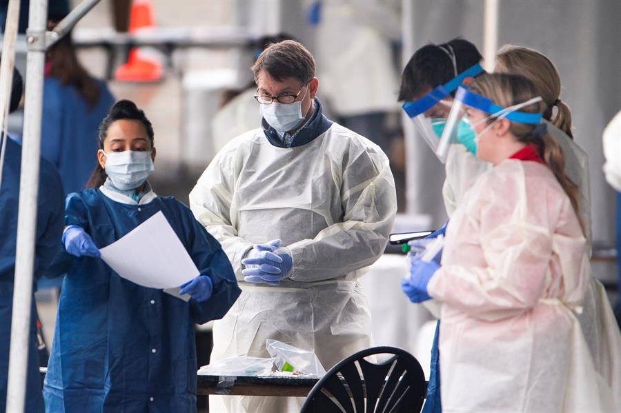 Dos laboratorios de EE.UU. dicen que pueden procesar 300.000 test por semana