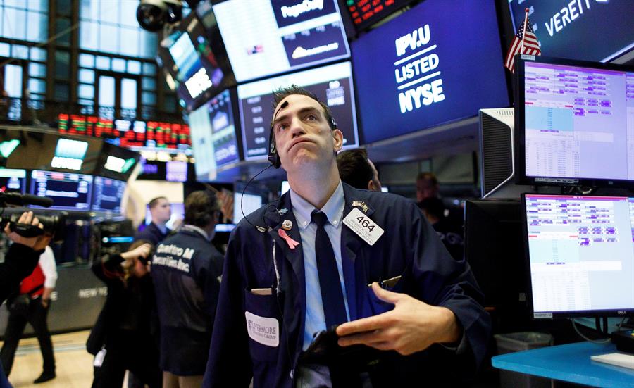 Wall Street abre en rojo por tensión con China