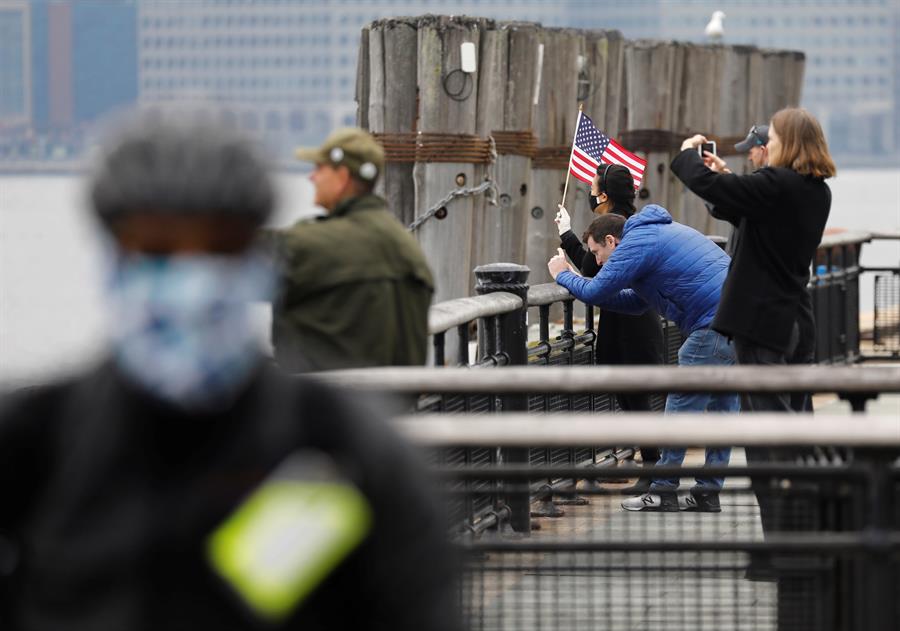 Nueva York advierte de que el "tsunami" del coronavirus está llegando