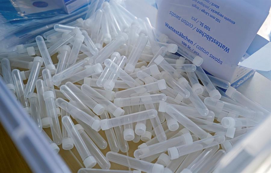 Clínica que cobra 150 dólares por test de COVID-19 será investigada en EEUU