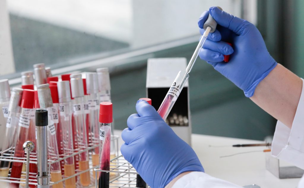 Pfizer consigue aprobación para desarrollar dos vacunas contra la COVID-19