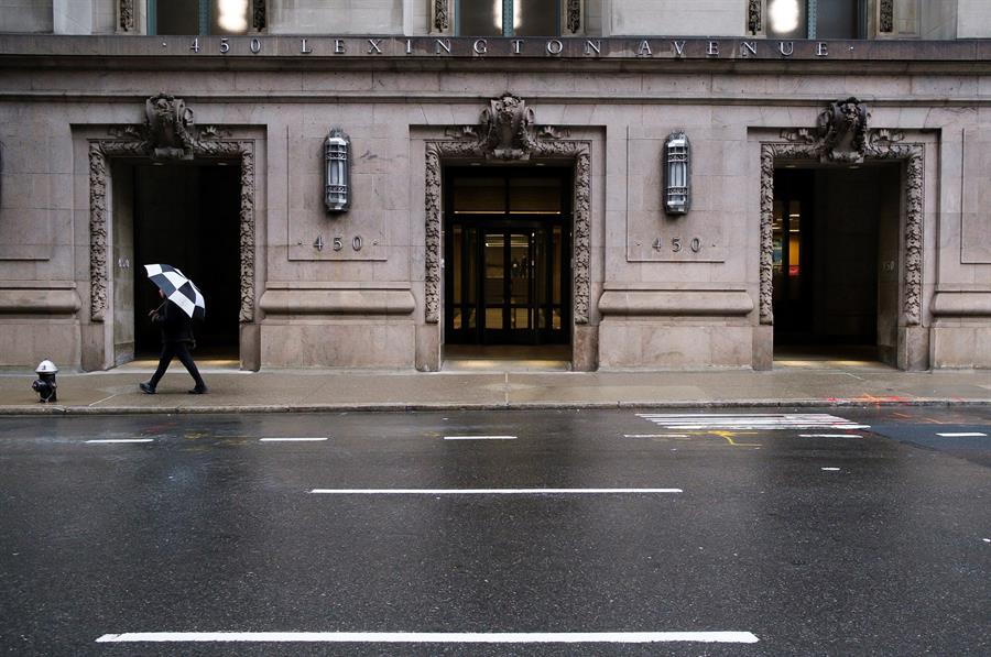Nueva York pide prepararse para la posibilidad de quedar recluidos en casa