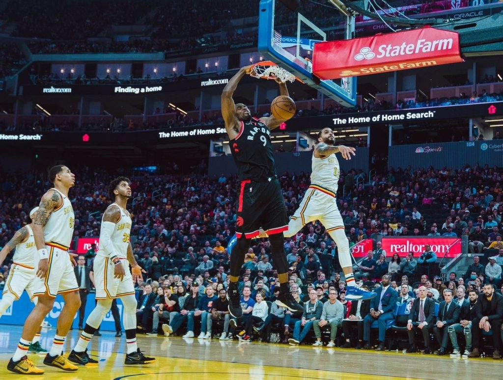 Los Raptors amargan la reaparición de Stephen Curry