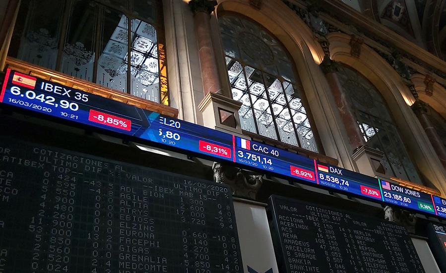 Bolsas europeas se hunden pese a intervención de bancos centrales