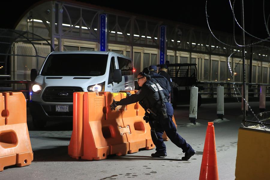 Inicia restricción de cruces fronterizos entre EEUU y México