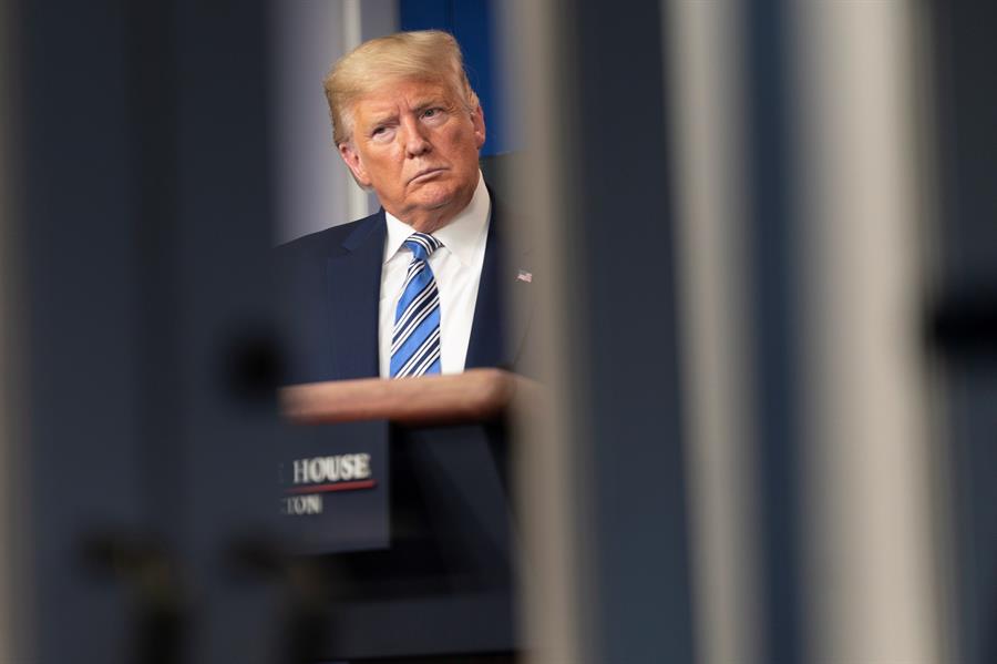 Trump no descarta flexibilizar las medidas contra la pandemia