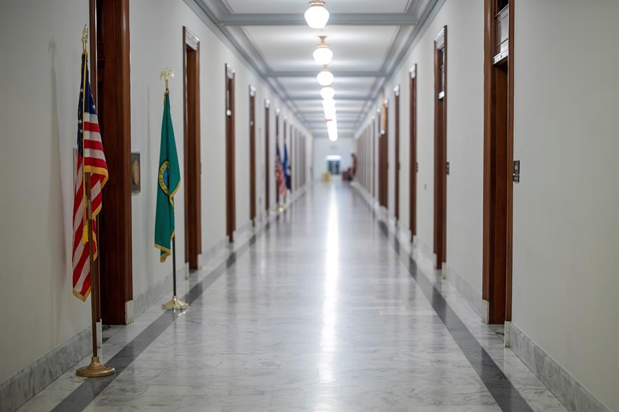 Congreso espera acordar plan de rescate este martes
