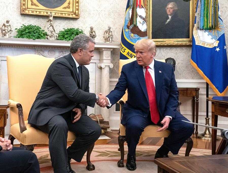Trump le propone a Duque retomar la aspersión aérea de cultivos en Colombia