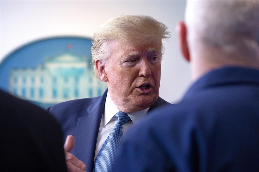 Trump anuncia que GM, Tesla y Ford fabricarán respiradores