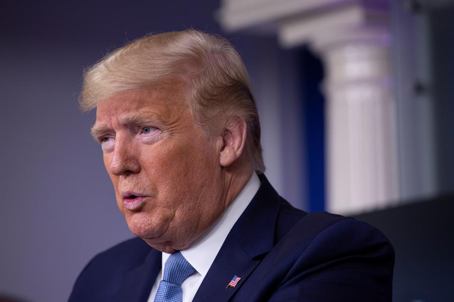 Trump insiste en usar antimalárico y antibiótico para tratar coronavirus