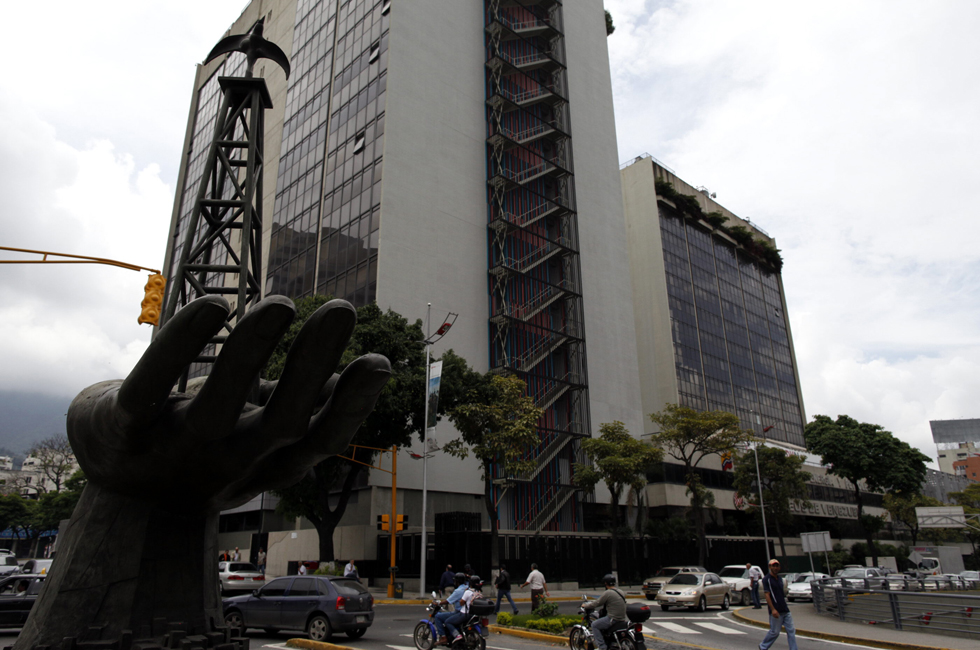 Detienen a 2 gerentes de Pdvsa por espiar para EEUU