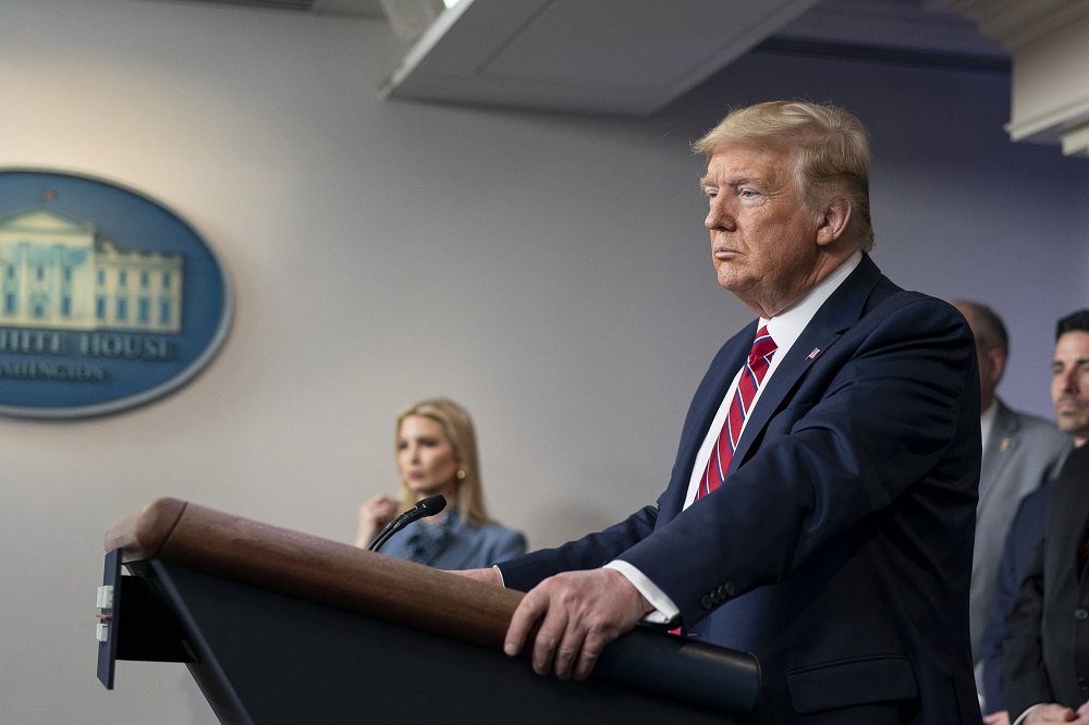 Trump descarta un confinamiento nacional