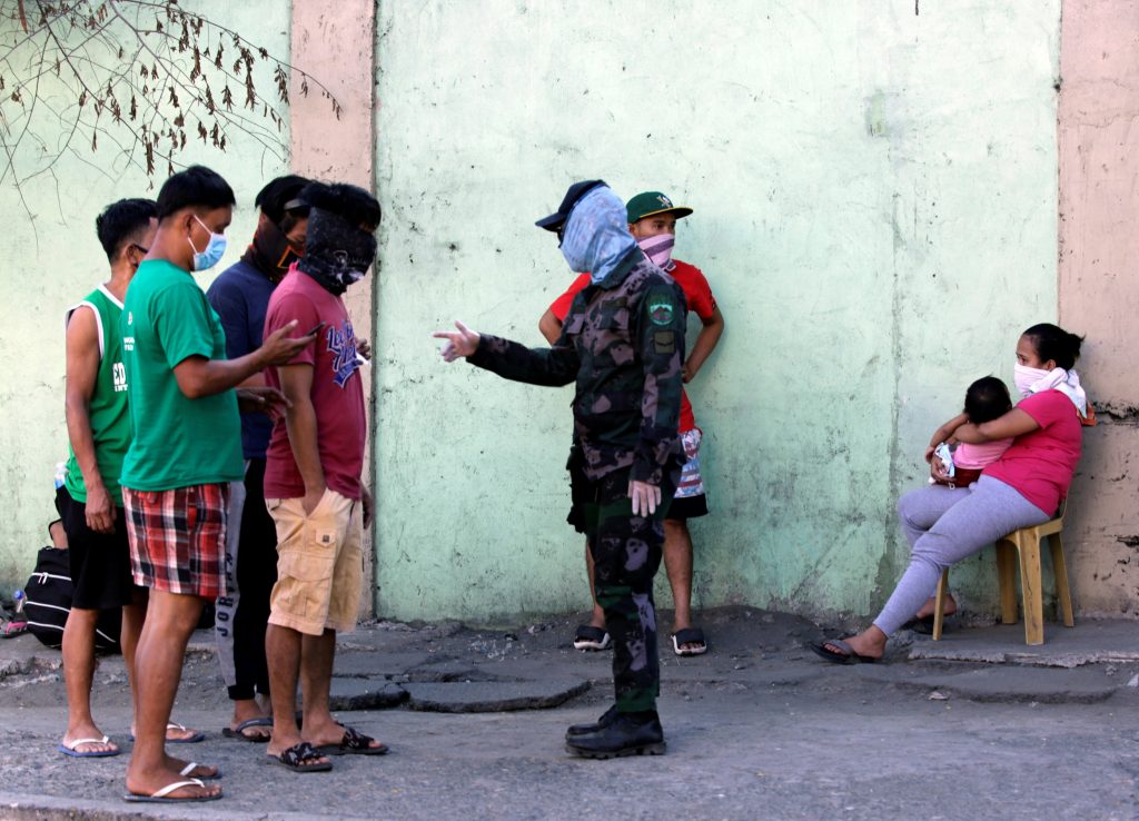 Así castigan a quienes violan la cuarentena en Filipinas