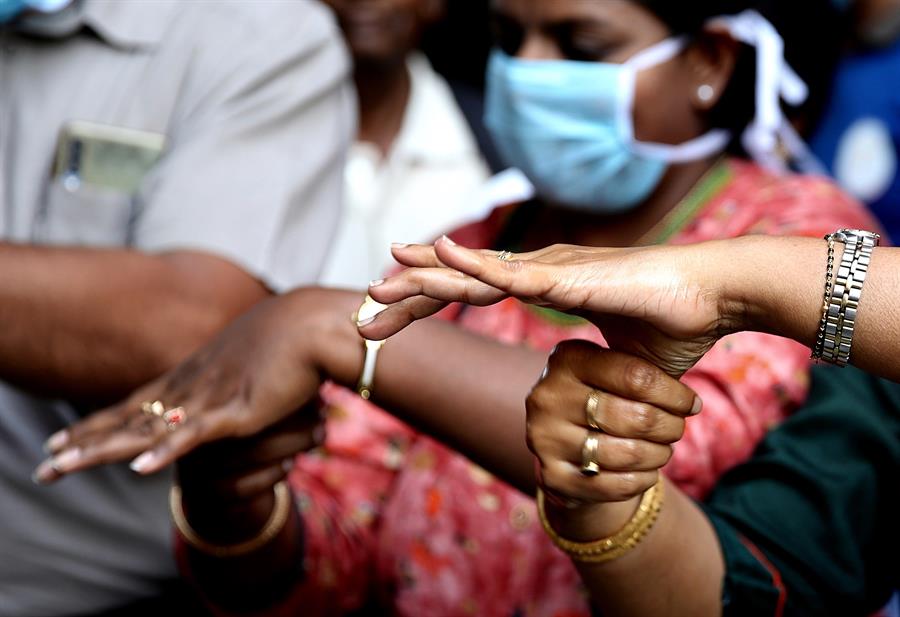 Coronavirus: científicos valoran más lavarse las manos que impedir viajes