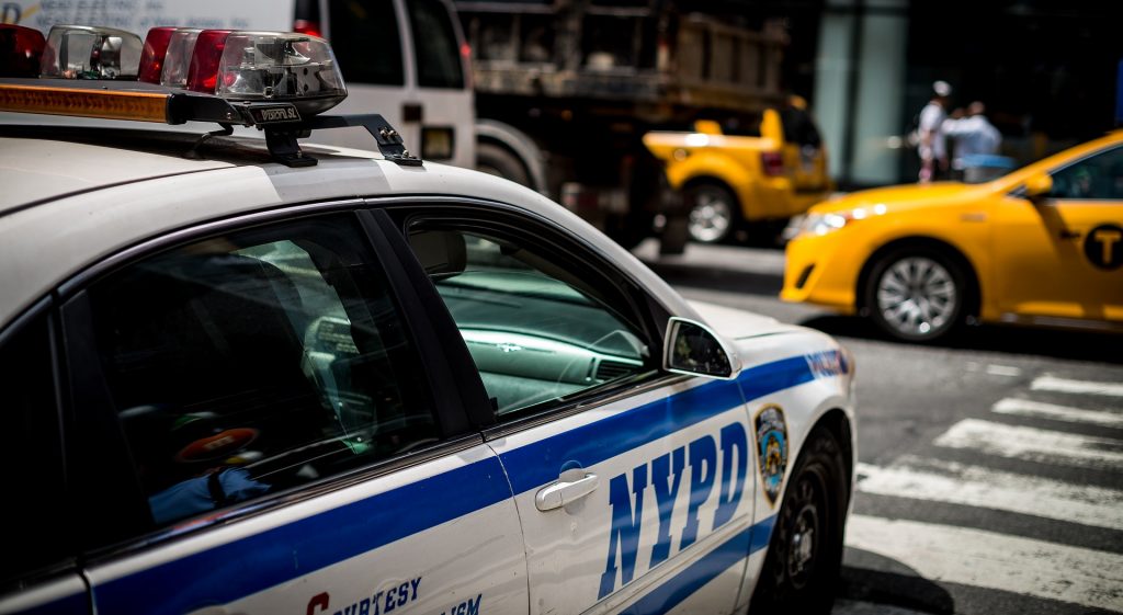 Asalto en masa a adolescente en New York desata polémica