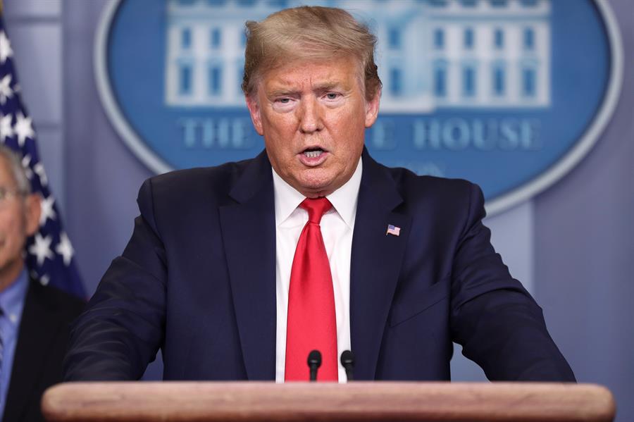 Trump ofrece "tratamiento muy complejo" para curar a Boris Johnson