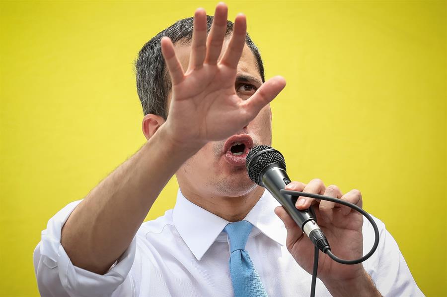 Guaidó pide un "aislamiento general" a los venezolanos: "Salgan cuando sea estrictamente necesario"