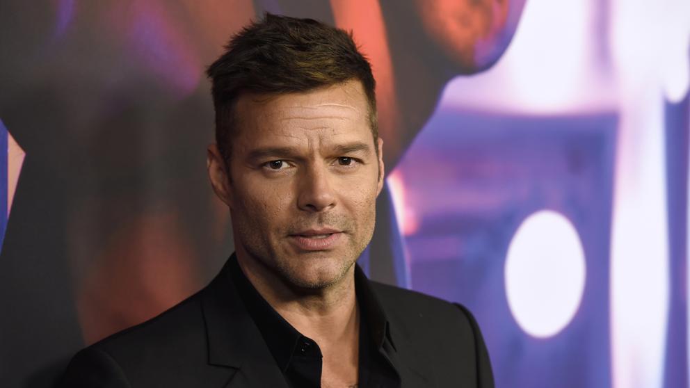 Ricky Martin tilda de "brutos" e "ignorantes" quienes rechazan aislarse por COVID-19
