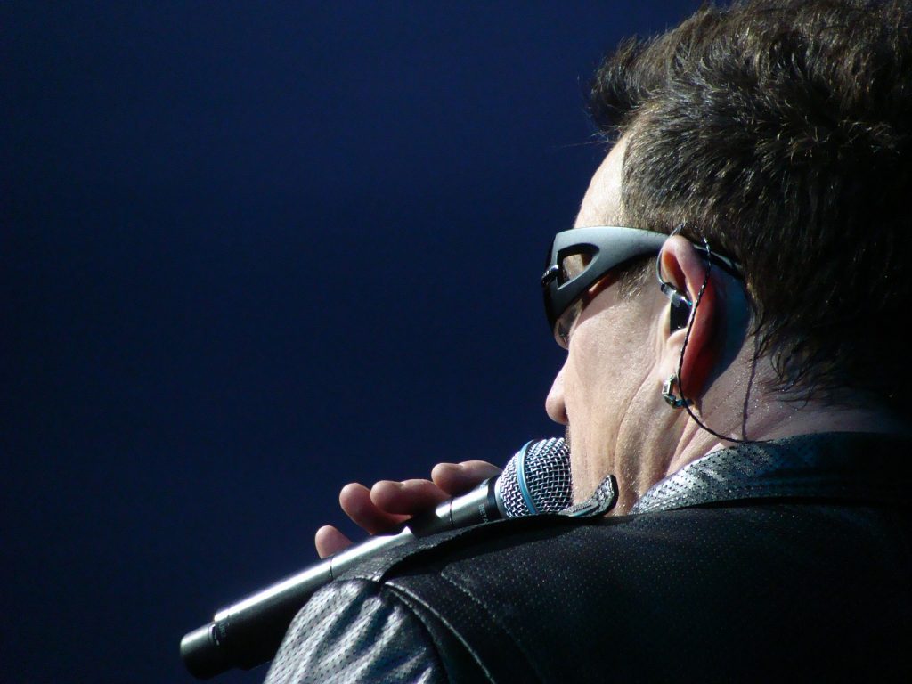 Bono crea una lista con las 60 canciones que le "salvaron la vida"