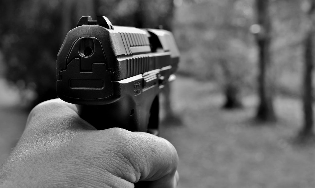 Detienen a estadounidense por el asesinato de dos mujeres