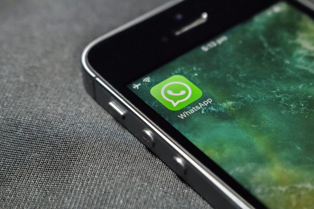 El bot de la OMS en WhatsApp ya está disponible en español